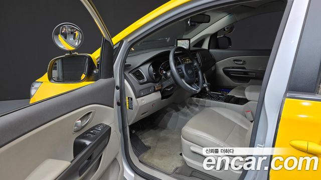 Kia Canival 2017 — photo 13