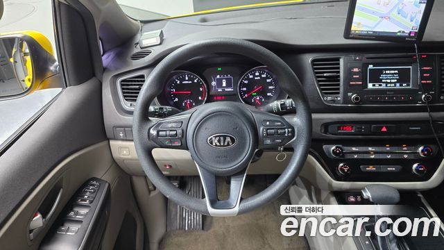 Kia Canival 2017 — photo 18