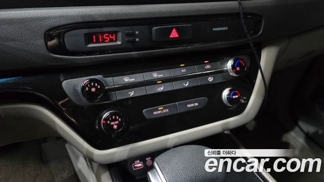Kia Canival 2017 — photo 25