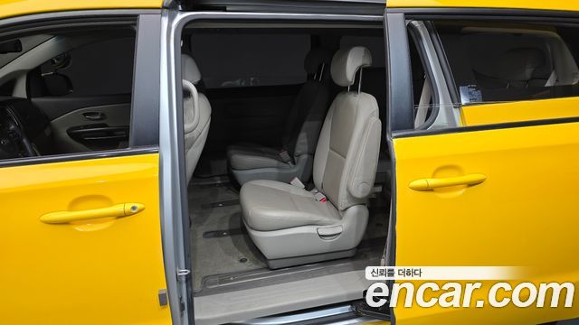 Kia Canival 2017 — photo 16