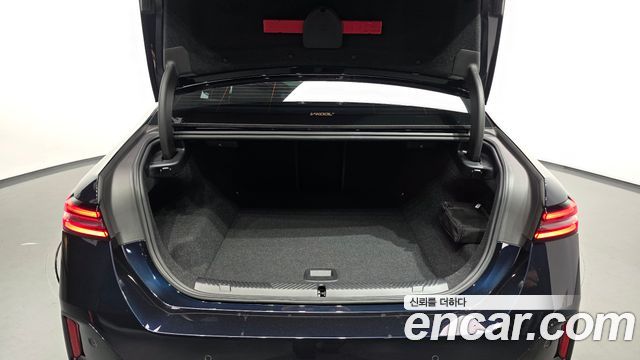 BMW i5 2024 — photo 35