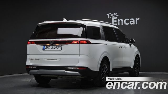 Kia Canival 2021 — photo 2