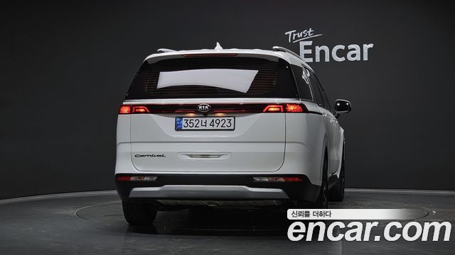 Kia Canival 2021 — photo 4