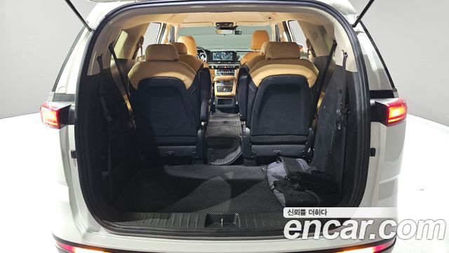 Kia Canival 2021 — photo 26