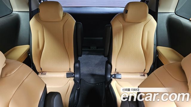 Kia Canival 2021 — photo 16