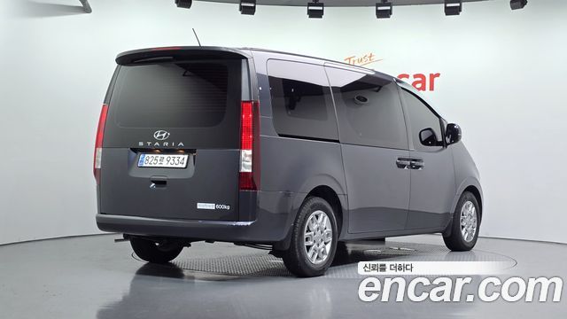 Hyundai Staria 2023 — photo 2