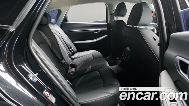 Hyundai Sonata 2022 — photo 17