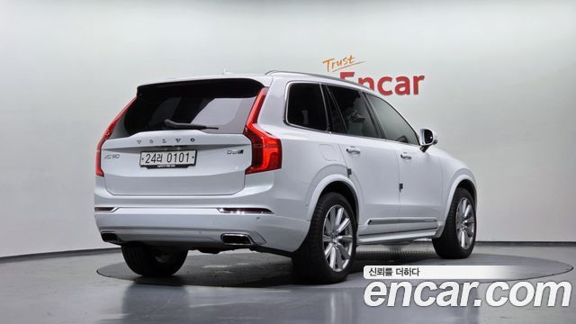 Volvo XC90 2017 — photo 2