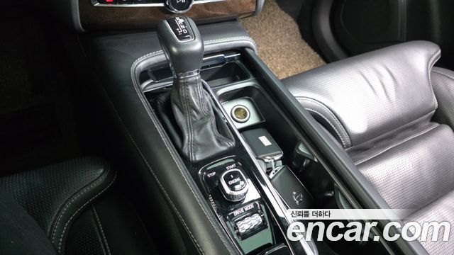 Volvo XC90 2017 — photo 12
