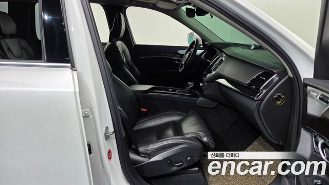 Volvo XC90 2017 — photo 17