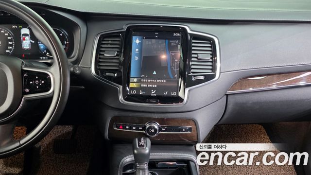 Volvo XC90 2017 — photo 20