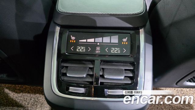 Volvo XC90 2017 — photo 25
