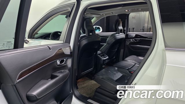Volvo XC90 2017 — photo 16