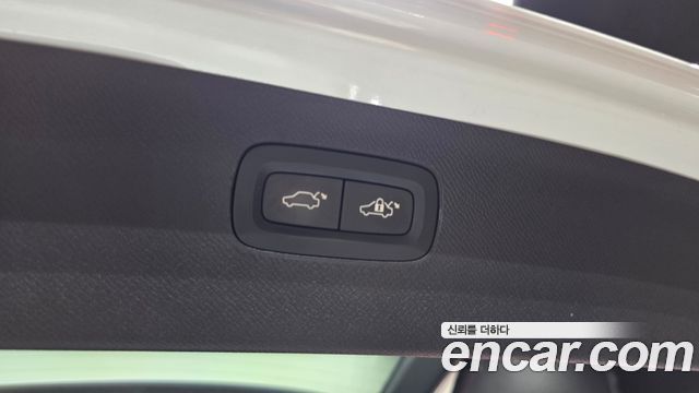 Volvo XC90 2017 — photo 27