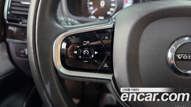 Volvo XC90 2017 — photo 31