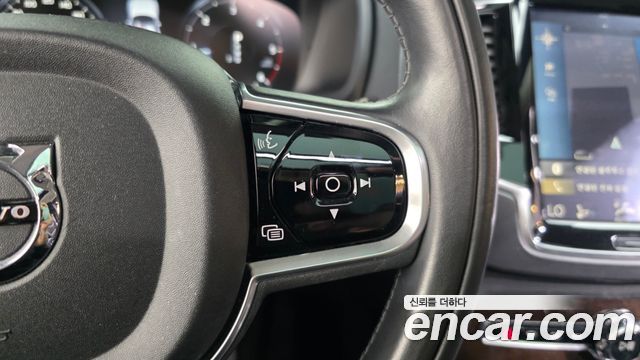 Volvo XC90 2017 — photo 32