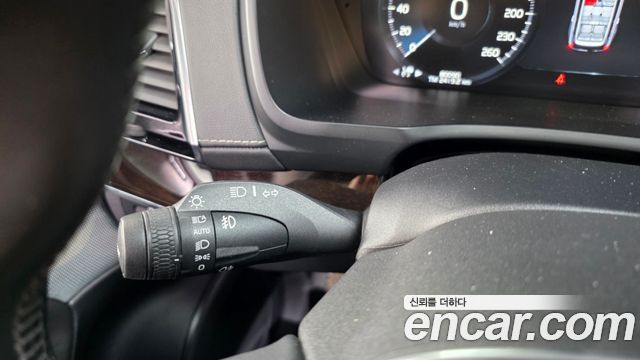 Volvo XC90 2017 — photo 36