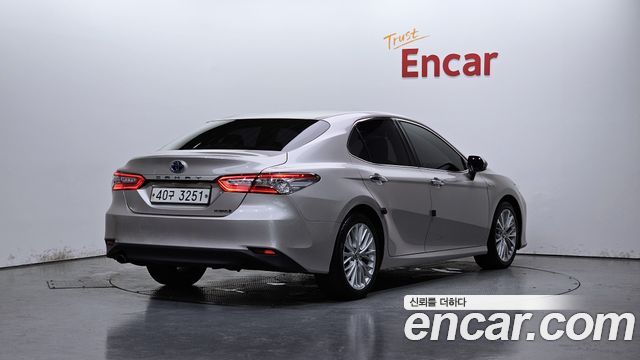 Toyota Camry 2019 — photo 2