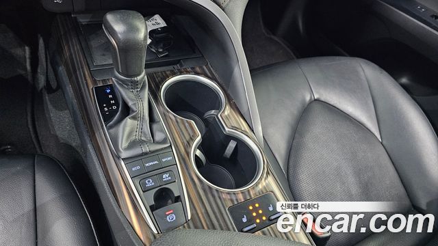 Toyota Camry 2019 — photo 9