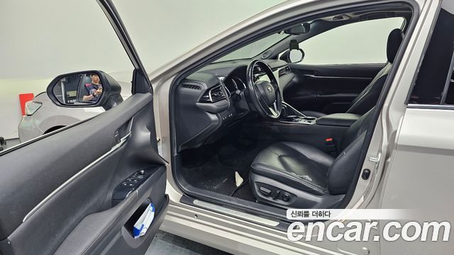 Toyota Camry 2019 — photo 10