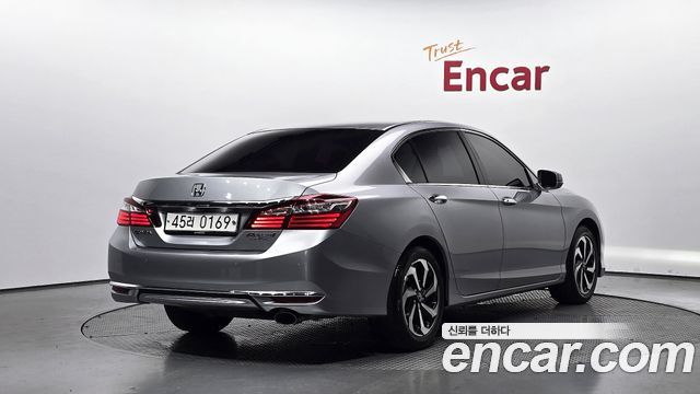 Honda Accord 2017 — photo 2