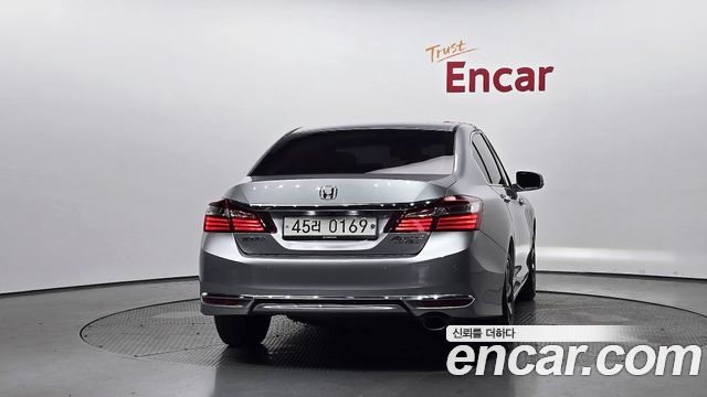 Honda Accord 2017 — photo 4
