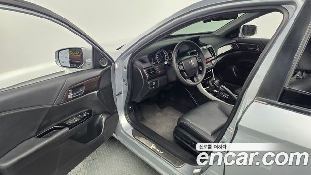 Honda Accord 2017 — photo 17