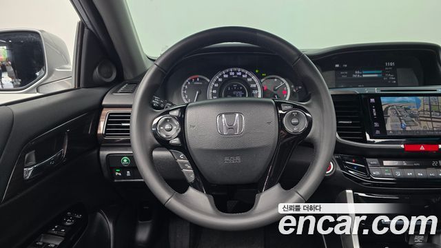 Honda Accord 2017 — photo 19