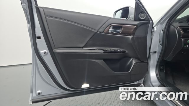 Honda Accord 2017 — photo 14