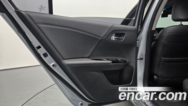 Honda Accord 2017 — photo 15