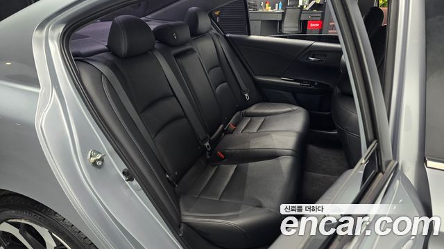 Honda Accord 2017 — photo 16