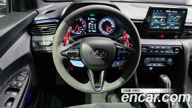 Hyundai Veloster 2021 — photo 13