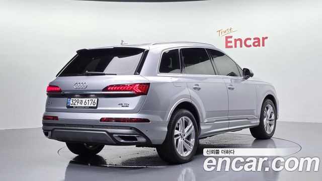 Audi Q7 2021 — photo 2