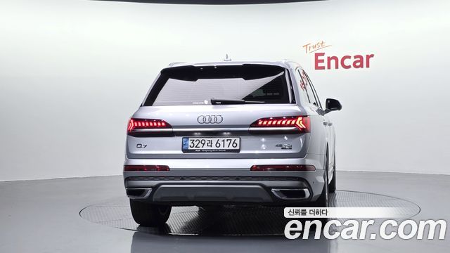 Audi Q7 2021 — photo 4