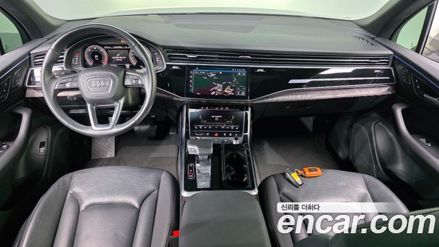 Audi Q7 2021 — photo 10