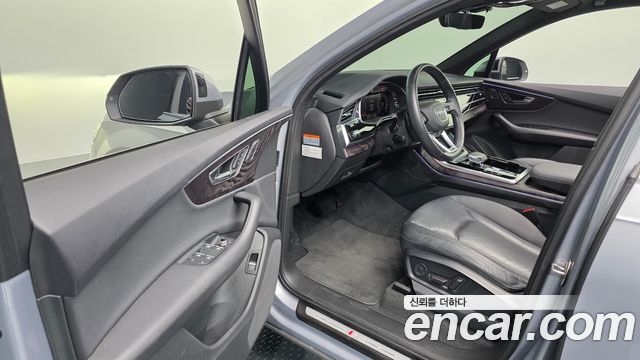 Audi Q7 2021 — photo 13