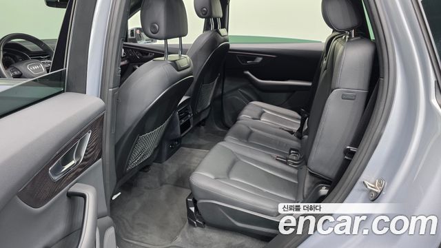 Audi Q7 2021 — photo 18