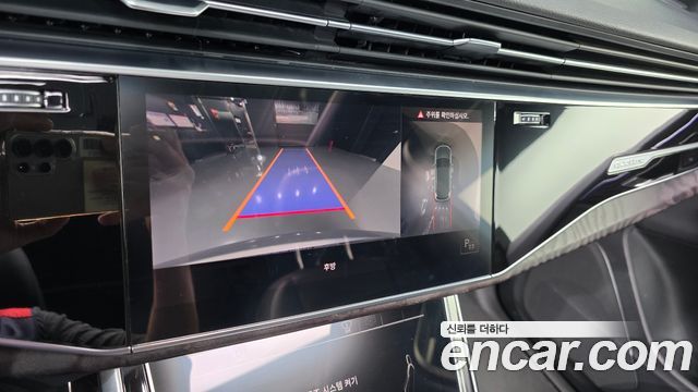 Audi Q7 2021 — photo 25