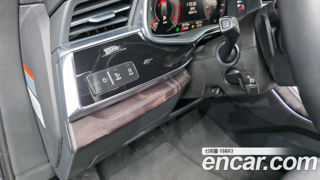 Audi Q7 2021 — photo 26