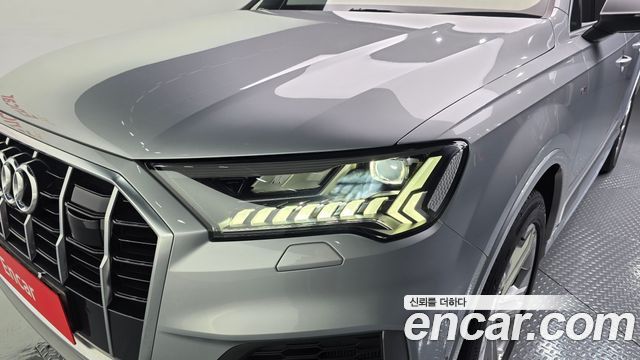 Audi Q7 2021 — photo 8