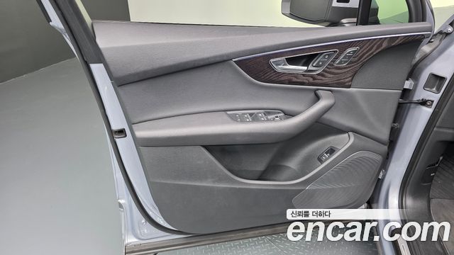 Audi Q7 2021 — photo 14