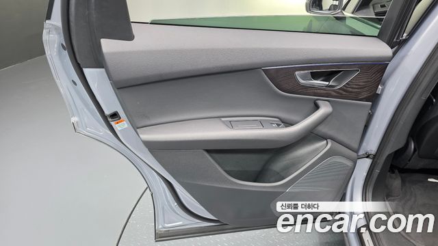 Audi Q7 2021 — photo 15