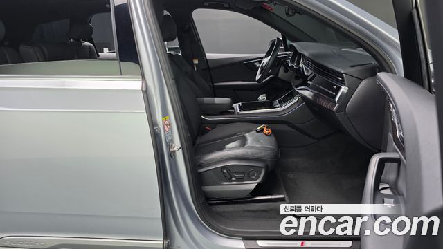Audi Q7 2021 — photo 16