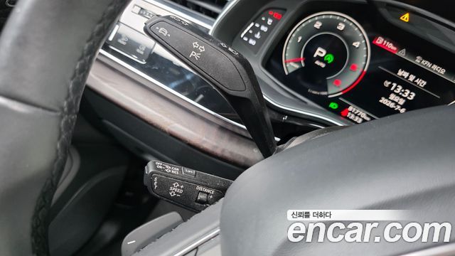 Audi Q7 2021 — photo 28