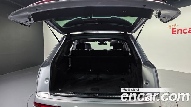 Audi Q7 2021 — photo 34