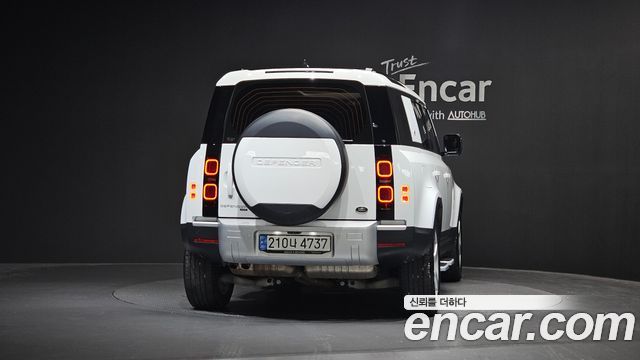 Land Rover Defender 2023 — photo 4
