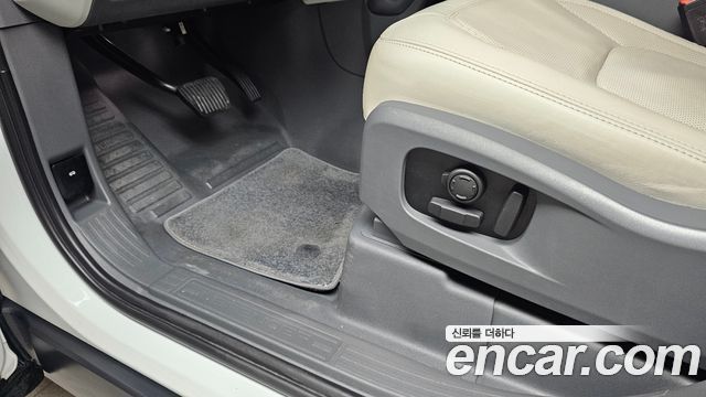 Land Rover Defender 2023 — photo 19