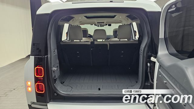 Land Rover Defender 2023 — photo 26