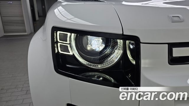 Land Rover Defender 2023 — photo 8