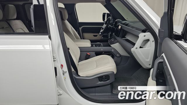 Land Rover Defender 2023 — photo 16